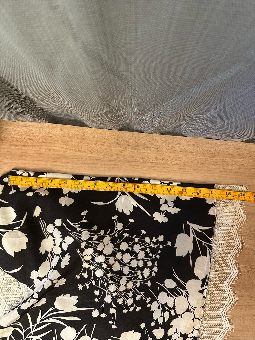 Gold Hawk Black & White Dove Shadow Print Silk/Lace cami Size Small NWT - Picture 4 of 7